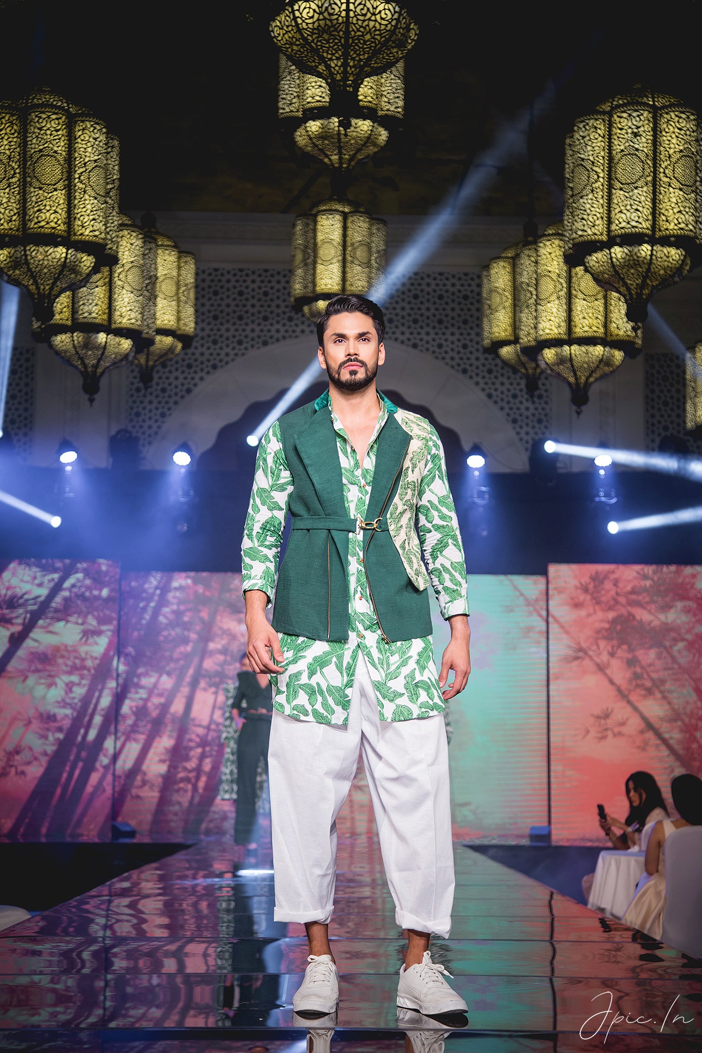 The leaf jacket with kurta